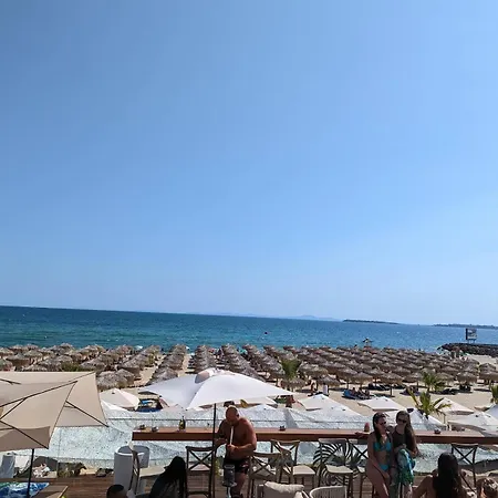 Kombani 3 アパート