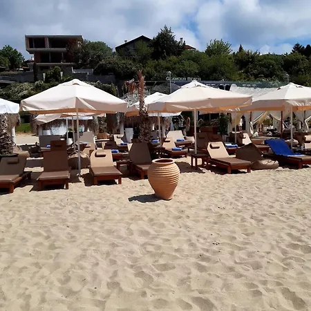 アパート Kombani 3