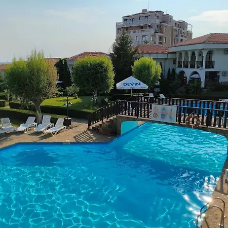 Apartment Kombani 3 *