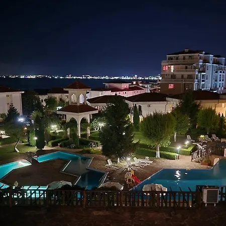 Apartment Kombani 3 *