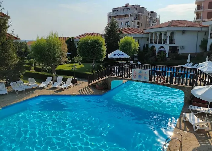 Апартамент Kombani 3 *